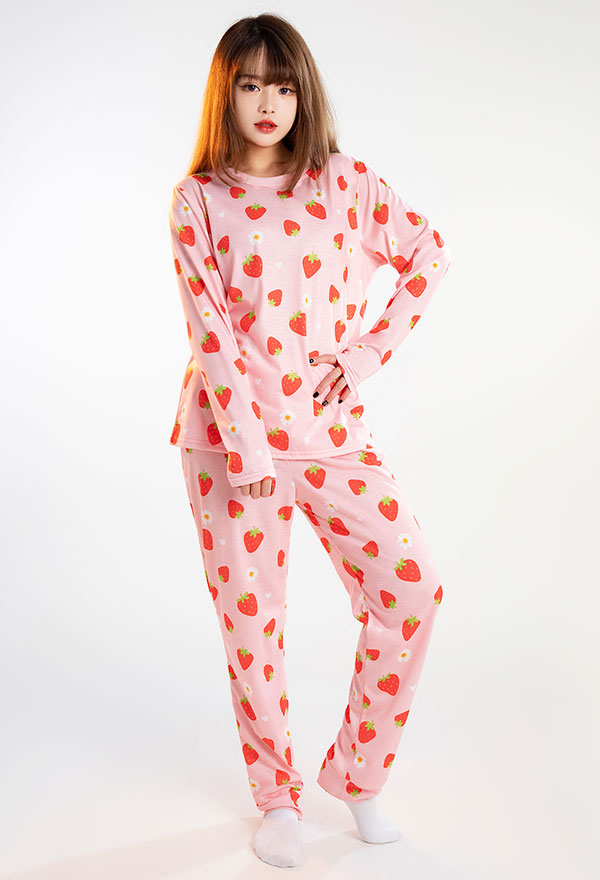 Miccostumes Strawberry Prints Women Pajamas Set Top and Pant Sleep Set Long Sleeve Lounge Sets Sleepwear