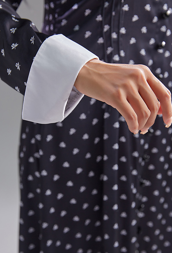 Costume Wednesday Addams Pour Femme – Robe Noire Avec Chaussettes Et Accessoire Main, Pour Halloween Et Cosplay