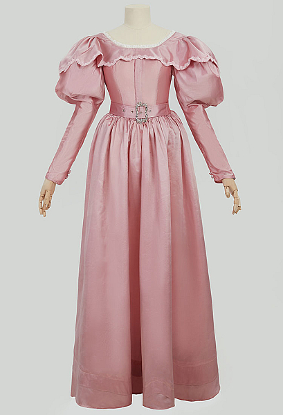 medieval pink dress Winter wonderland  If Barbie would live in times I bet she would wear it! with white down border, little embroidery on neckline. Veil made by @ksieznaeugenia Wool is or even a fun photo shoot they want to do Women Medieval Renaissance Costume -