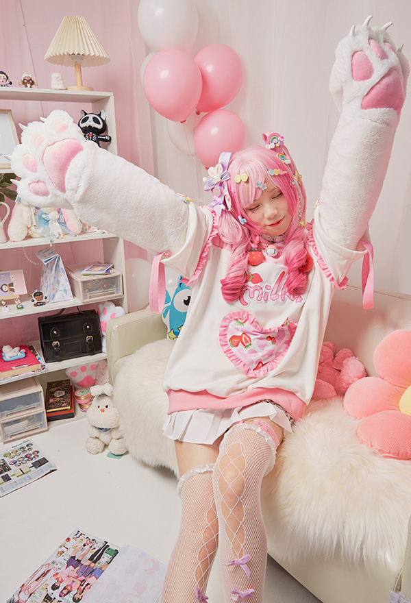 Hoodie Kawaii avec Pattes de Chat en Peluche Détachable Manche Gant Sac à Motif de Fraise Vache Laitière