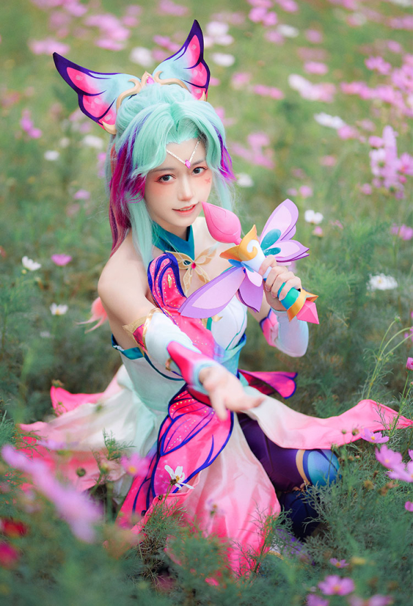 LOL Faerie Court Seraphine Skin Cosplay Schmetterling Kleid Flügel Haar Zubehör Ohrringe Strumpfhose Cosplay Kostüm