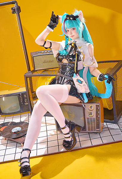 NTE Mint Cosplay Costume Dress with Top and Gloves