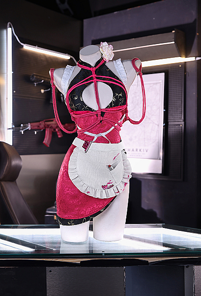 Goddess of Victory: Nikke Velvet Cosplay Costume Dress with Apron and Sleeves