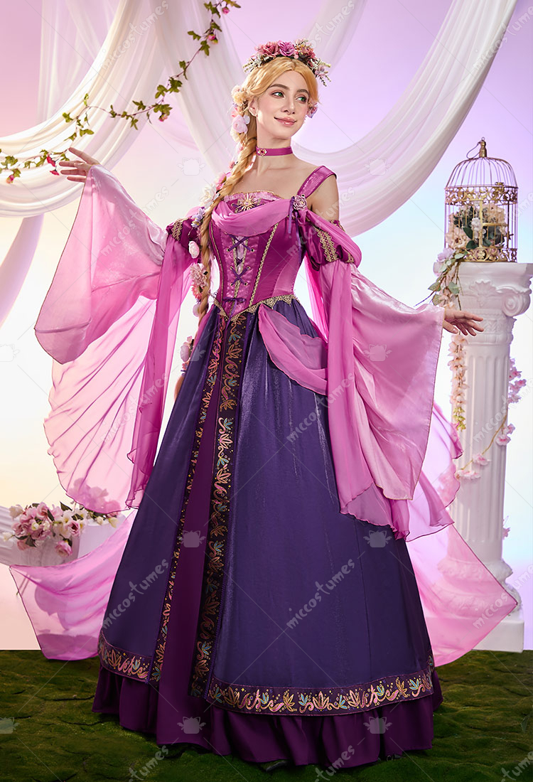 Vestido medieval de princesa de pelo largo con corona en la cabeza y ...